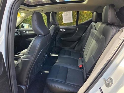 2025 Volvo XC40 B5 Plus Dark Theme