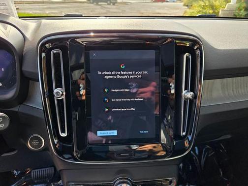 2025 Volvo XC40 B5 Plus Dark Theme