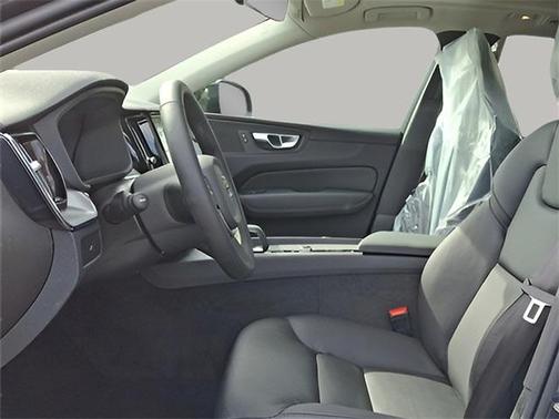 2025 Volvo XC60 B5 Core