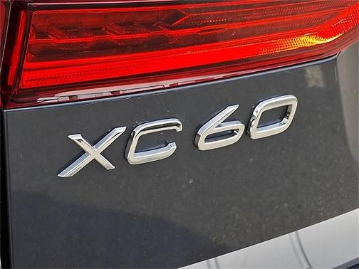 2025 Volvo XC60 B5 Core