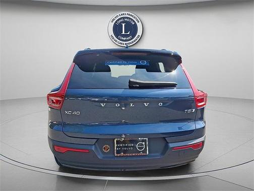 2022 Volvo XC40 T5 R-Design