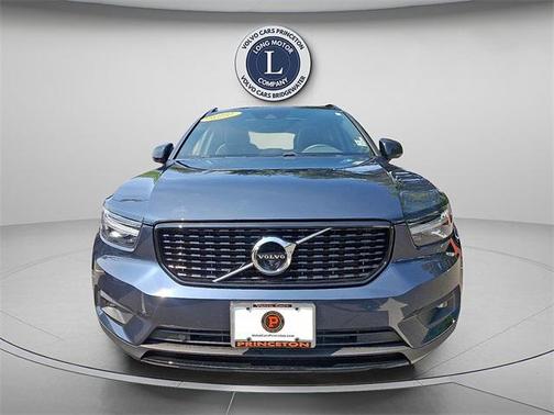 2022 Volvo XC40 T5 R-Design