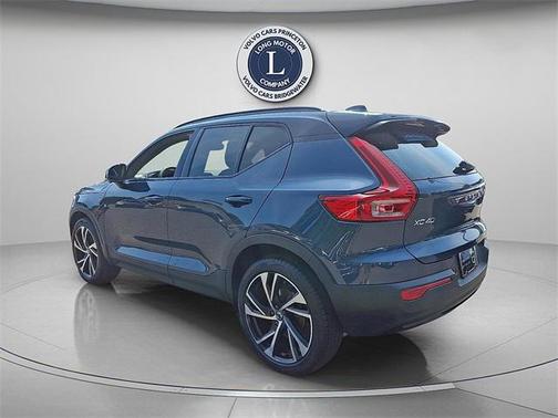 2022 Volvo XC40 T5 R-Design