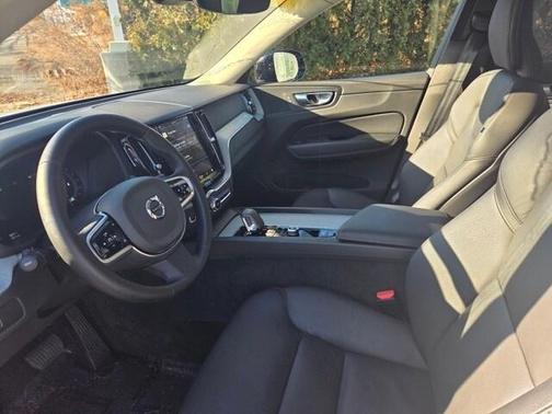 2025 Volvo XC60 B5 Core