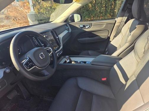 2025 Volvo XC60 B5 Core