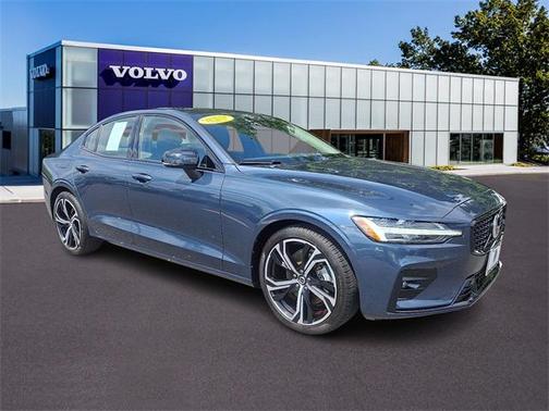 2024 Volvo S60 B5 Core Dark Theme