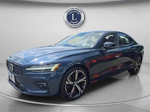 2024 Volvo S60 B5 Core Dark Theme