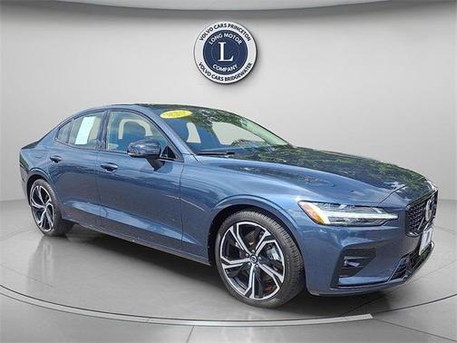 2024 Volvo S60 B5 Core Dark Theme