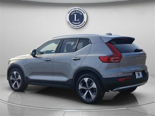 2025 Volvo XC40 B5 Plus Bright Theme
