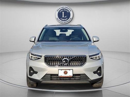 2025 Volvo XC40 B5 Plus Bright Theme