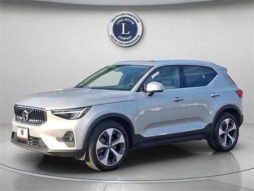 2025 Volvo XC40 B5 Plus Bright Theme