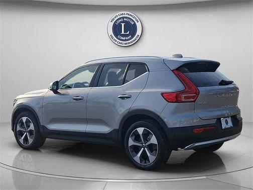2025 Volvo XC40 B5 Plus Bright Theme