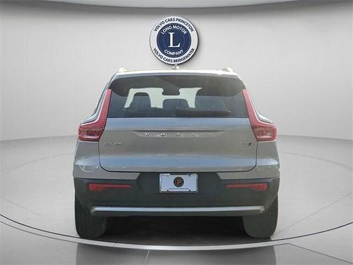 2025 Volvo XC40 B5 Plus Bright Theme