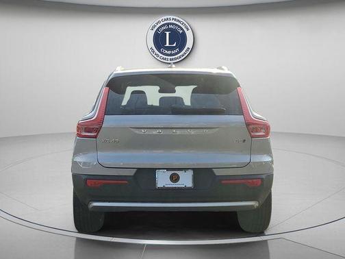 2025 Volvo XC40 B5 Plus Bright Theme