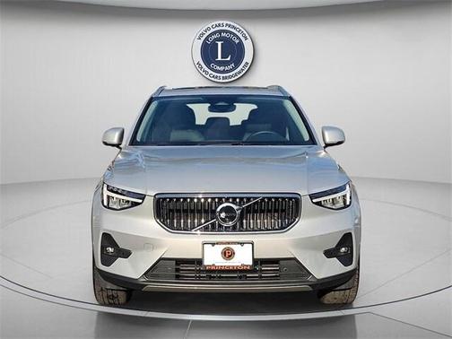 2025 Volvo XC40 B5 Plus Bright Theme