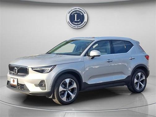 2025 Volvo XC40 B5 Plus Bright Theme