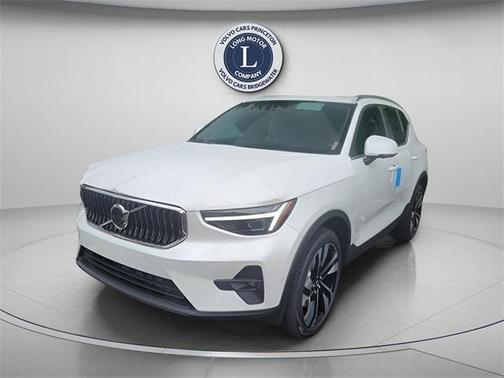 2025 Volvo XC40 Ultra Bright Theme