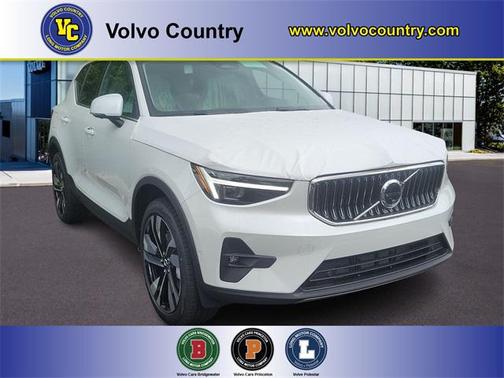 2025 Volvo XC40 Ultra Bright Theme