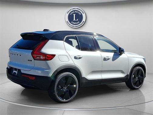 2026 Volvo XC40 B5 Ultra Black Edition