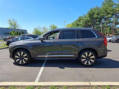 2023 Volvo XC90 Recharge Plug-In Hybrid T8 Ultimate Bright Theme 7-Seater