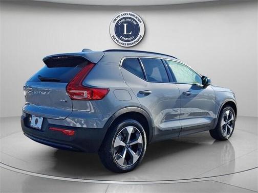 2025 Volvo XC40 B5 Plus Dark Theme