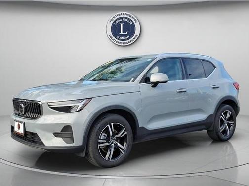 2025 Volvo XC40 B5 Plus Dark Theme