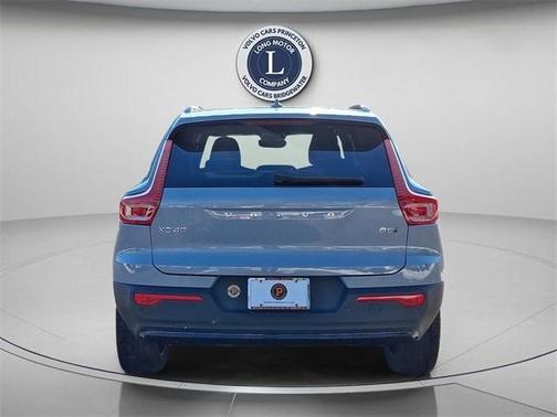 2025 Volvo XC40 B5 Plus Dark Theme