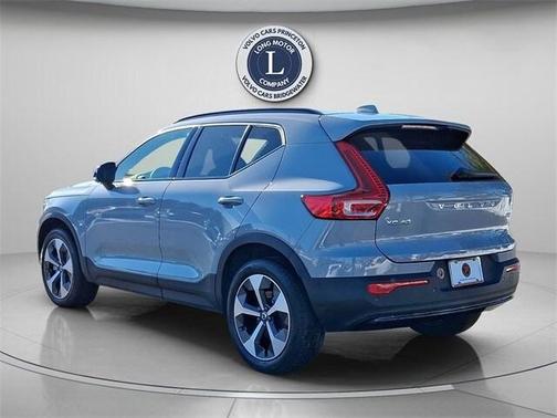 2025 Volvo XC40 B5 Plus Dark Theme