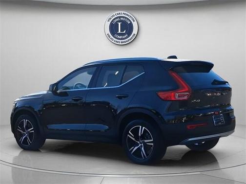 2025 Volvo XC40 B5 Core Bright Theme
