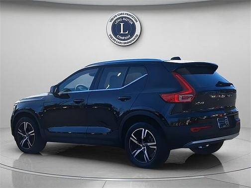 2025 Volvo XC40 B5 Core Bright Theme