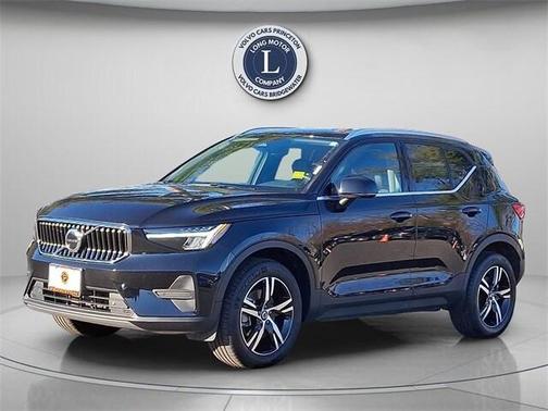 2025 Volvo XC40 B5 Core Bright Theme