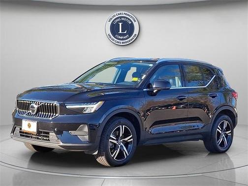 2025 Volvo XC40 B5 Core Bright Theme
