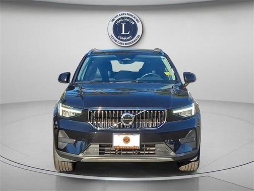 2025 Volvo XC40 B5 Core Bright Theme