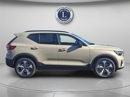2026 Volvo XC40 B5 Plus