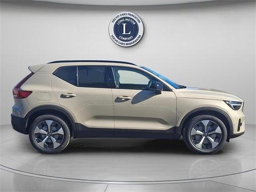 2026 Volvo XC40 B5 Plus