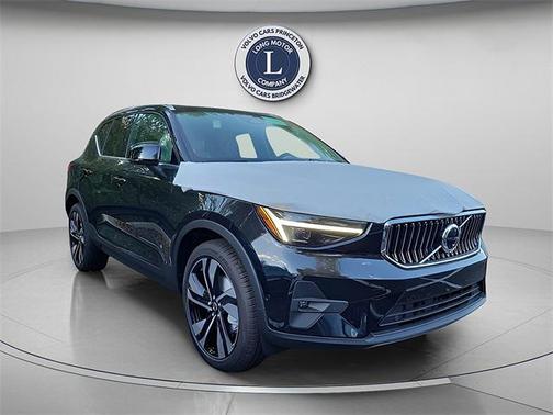 2025 Volvo XC40 B5 Plus Bright Theme