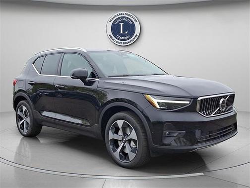 2025 Volvo XC40 B5 Plus Bright Theme