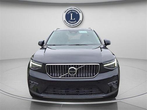 2025 Volvo XC40 B5 Plus Bright Theme