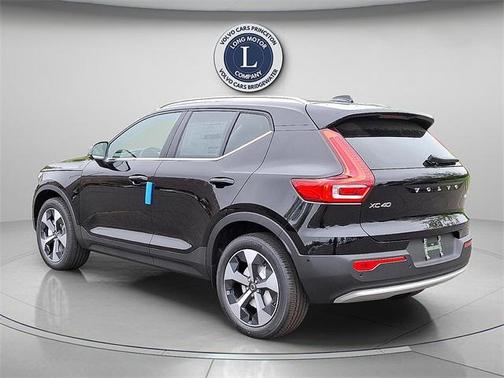 2025 Volvo XC40 B5 Plus Bright Theme