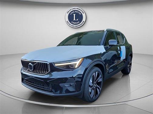 2025 Volvo XC40 B5 Plus Bright Theme