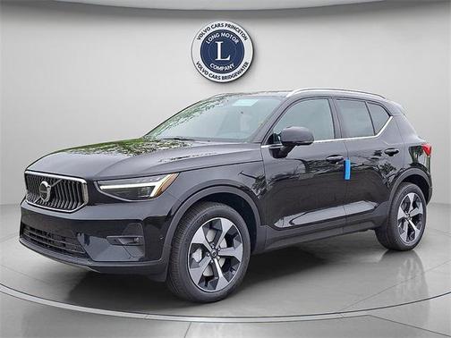 2025 Volvo XC40 B5 Plus Bright Theme