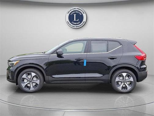 2025 Volvo XC40 B5 Plus Bright Theme