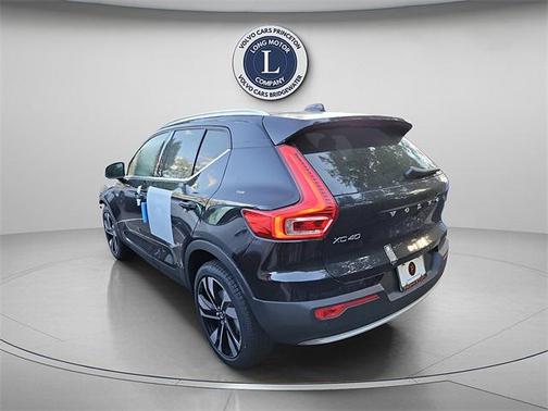 2025 Volvo XC40 B5 Plus Bright Theme