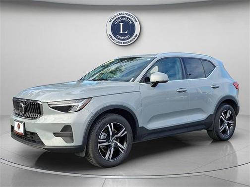 2025 Volvo XC40 B5 Core Bright Theme