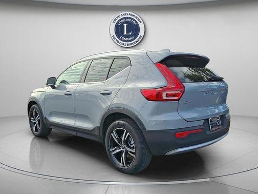 2025 Volvo XC40 B5 Core Bright Theme