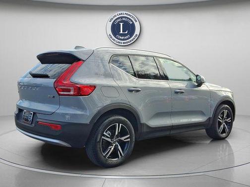 2025 Volvo XC40 B5 Core Bright Theme