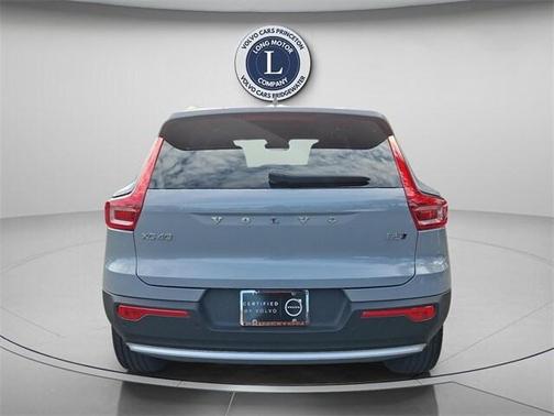 2025 Volvo XC40 B5 Core Bright Theme