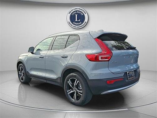 2025 Volvo XC40 B5 Core Bright Theme