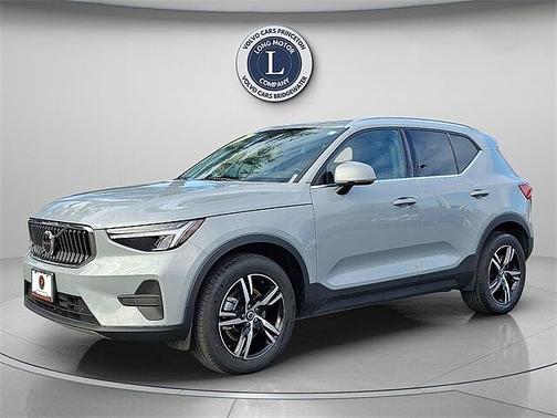 2025 Volvo XC40 B5 Core Bright Theme