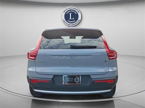 2025 Volvo XC40 B5 Core Bright Theme
